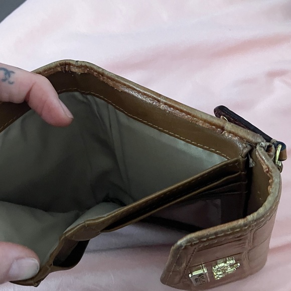 Coach Vintage crocodile Tan Leather Wallet with Gold Accents - Picture 8 of 8